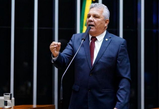 Imagem da noticia Fraga promete pautar "o mais rápido possível" projetos para combater discursos de ódio nas redes