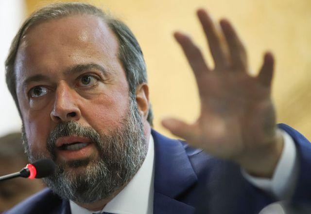 Imagem da noticia Ministro de Minas e Energia pede que Aneel reavalie bandeira vermelha 2 em outubro