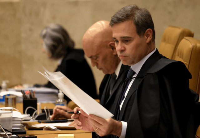 Imagem da noticia STF: Mendonça vota contra suspensão de resolução que restringe aborto legal, se opondo a Moraes
