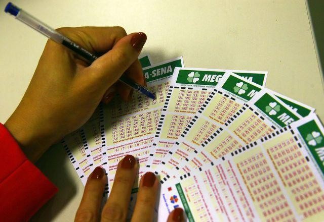 Imagem da noticia Mega-Sena acumula e prêmio vai a R$ 10 milhões; veja os números sorteados