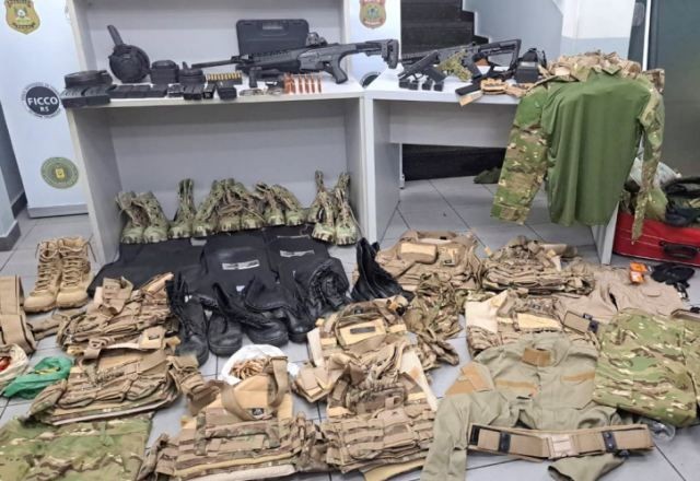 Imagem da noticia PF apreende granadas, fuzis e submetralhadora em casa usada como armazém do crime no RS