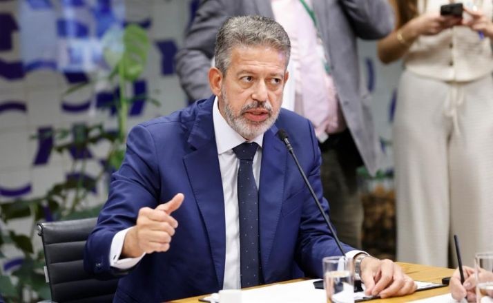 Imagem da noticia Lira rejeita maioria das emendas e mantém núcleo da reforma do IR para votação na Câmara