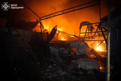 Ataque russo com drone mata civis em trem de passageiros na Ucrânia Ataque russo com drone mata civis em trem de passageiros na Ucrânia