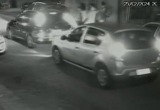 Imagem da noticia Criminosos abrem fogo contra família em frente à igreja; um morre