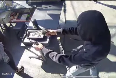 Homem atira contra mulher em pastelaria na zona Norte de São Paulo e foge Homem atira contra mulher em pastelaria na zona Norte de São Paulo e foge