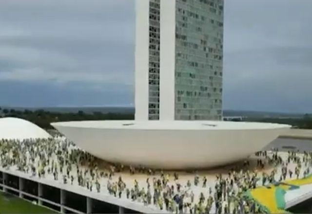 Imagem da noticia AGU pede que golpistas paguem por danos