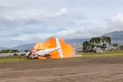 VÍDEO: queda e explosão de avião de pequeno porte deixa mortos na Venezuela VÍDEO: queda e explosão de avião de pequeno porte deixa mortos na Venezuela