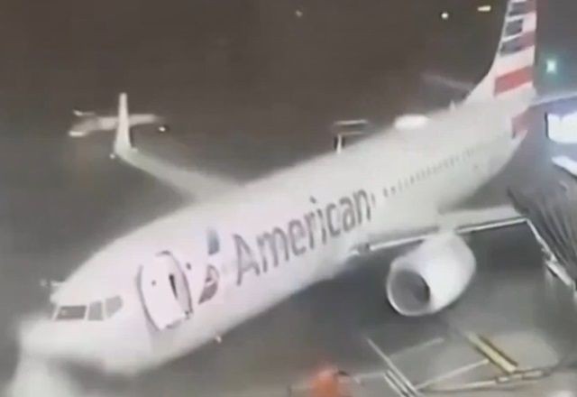 Imagem da noticia VÍDEO: Avião é arrastado pela força do vento em aeroporto dos EUA