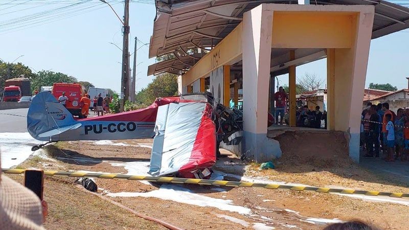 Imagem da noticia Vídeo: Avião de pequeno porte faz pouso forçado e atinge motociclista no Piauí