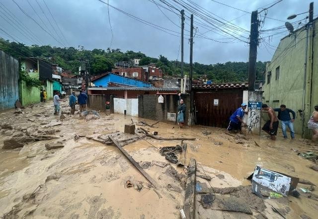 Imagem da noticia São Sebastião (SP) tem pessoas embaixo de escombros após temporais