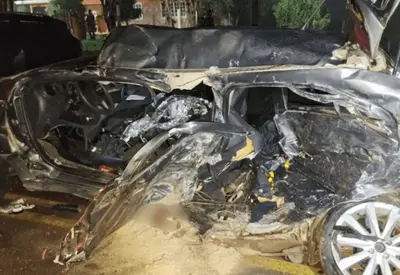 Acidente entre quatro carros mata cinco pessoas, entre elas duas crianças, em rodovia de SC Acidente entre quatro carros mata cinco pessoas, entre elas duas crianças, em rodovia de SC