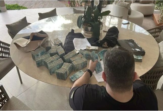 Imagem da noticia PF apreende mais de R$ 230 milhões em bens de suspeitos de fraudes no Banco Master