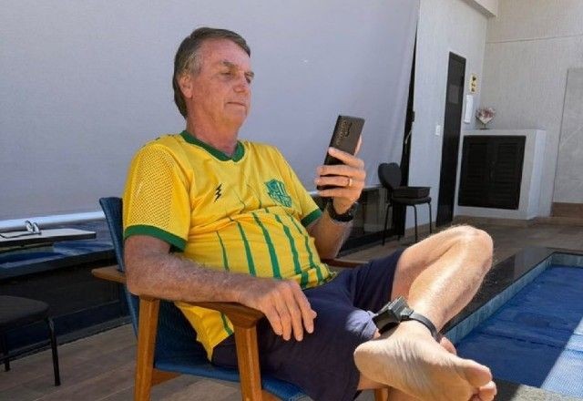 Imagem da noticia Documento encontrado no celular de Bolsonaro revela plano de asilo político na Argentina