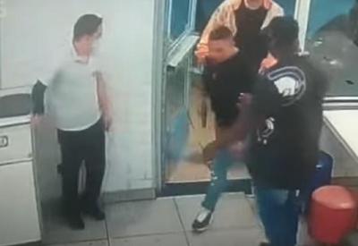 Testemunha diz que tiro em atendente do McDonald's não foi acidental Testemunha diz que tiro em atendente do McDonald's não foi acidental