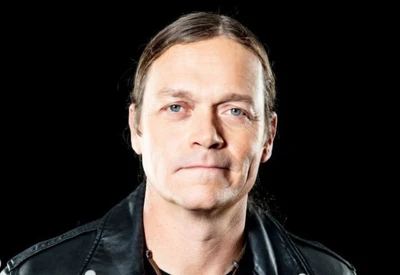 Brad Arnold, vocalista e fundador do 3 Doors Down, morre aos 47 anos Brad Arnold, vocalista e fundador do 3 Doors Down, morre aos 47 anos