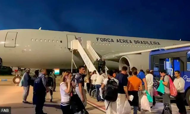 Imagem da noticia Voo com 102 brasileiros deportados dos EUA chega ao Brasil nesta sexta-feira