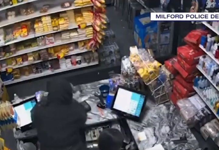 Imagem da noticia Brasileiros são presos após roubo a mercadinho de compatriota nos EUA
