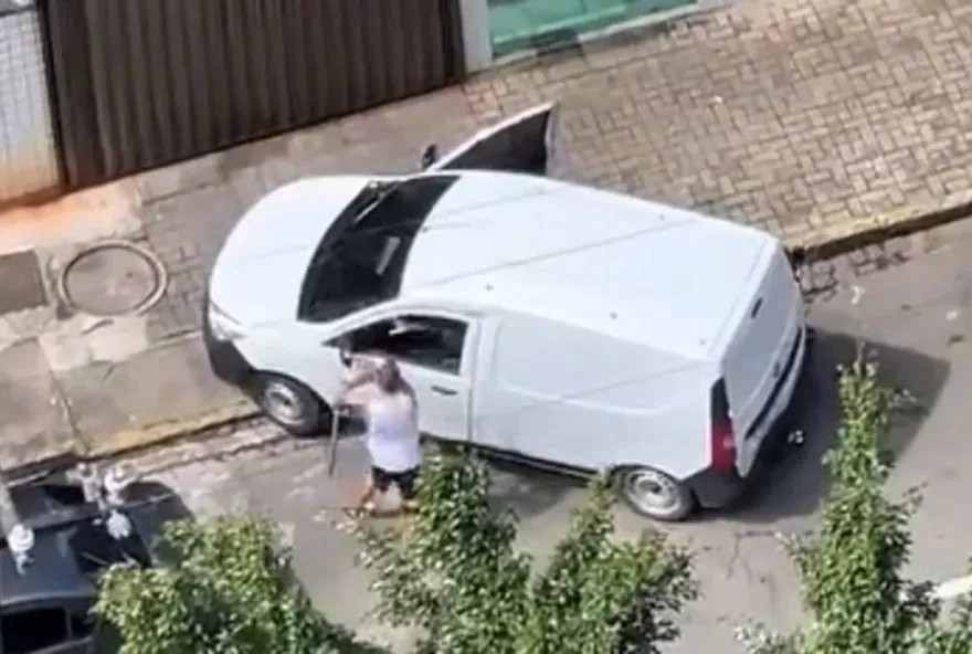 Imagem da noticia Briga de trânsito termina com atropelamento e três pessoas presas em Recife