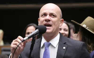 Líder da oposição nega suposto acordo para enterrar CPMI do Master em troca da Dosimetria Líder da oposição nega suposto acordo para enterrar CPMI do Master em troca da Dosimetria