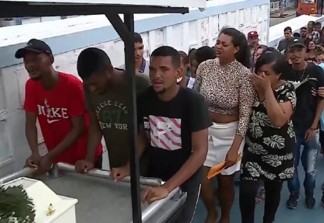 Imagem da noticia RJ: Corpo de menina de quatro anos estuprada e assassinada é enterrado