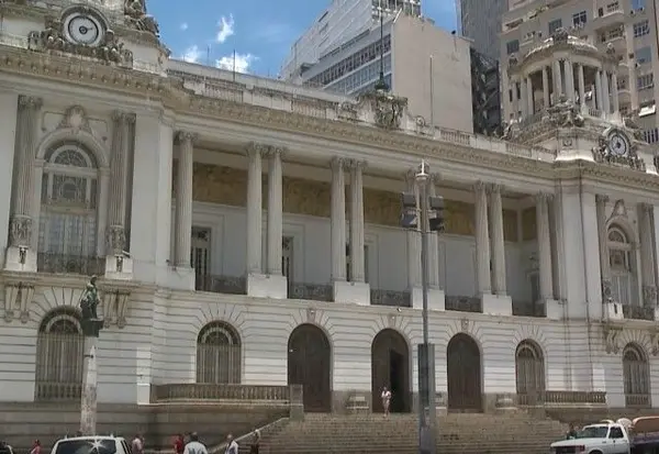 Imagem da notícia: Vereadores do Rio passam a receber mais de R$ 200 de vale-refeição por dia