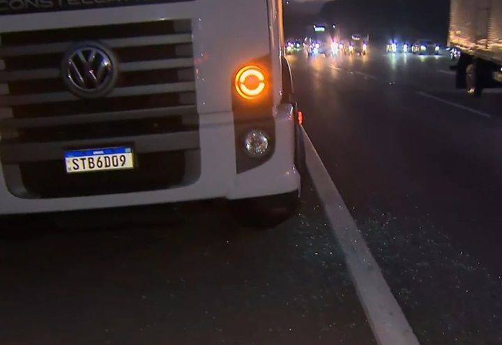 Imagem da noticia Caminhoneiro morre atropelado na rodovia dos Bandeirantes, em São Paulo