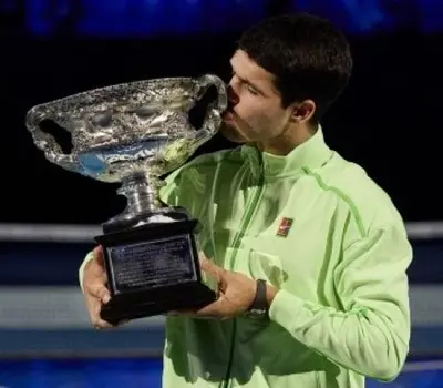 Alcaraz vence Djokovic, conquista o Australian Open pela primeira vez e fatura R$ 15,2 milhões Alcaraz vence Djokovic, conquista o Australian Open pela primeira vez e fatura R$ 15,2 milhões
