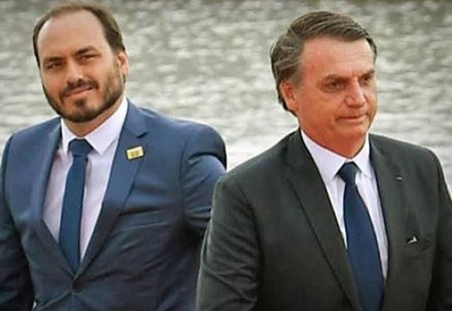 Imagem da noticia Carlos relata ter encontrado Bolsonaro com ‘hematoma no rosto e pés sangrando’