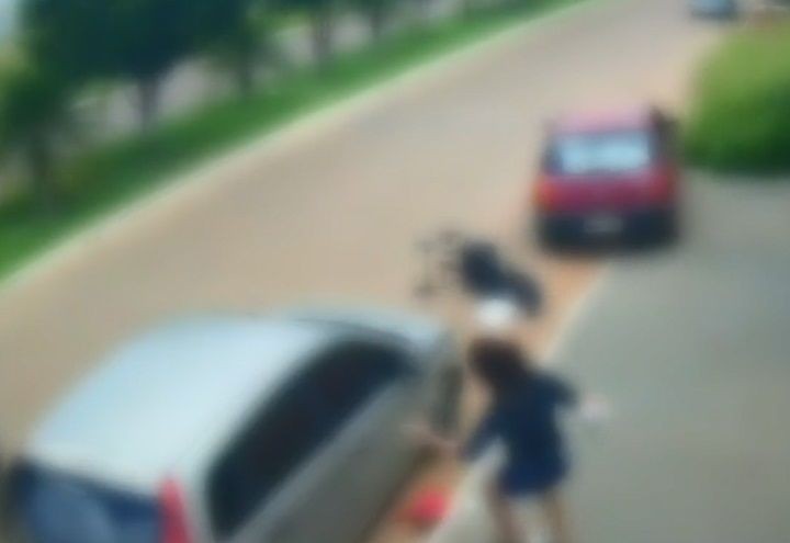 Imagem da noticia Carro invade calçada e atropela bebê em carrinho de passeio em Vilhena (RO)