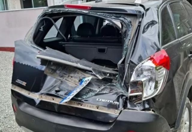 Imagem da noticia Carro é atingido por hélice de helicóptero que caiu em Santa Catarina; veículo estava a 500 metros do local