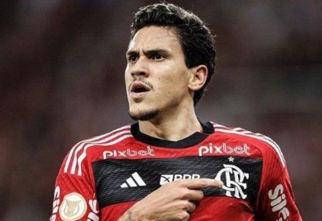 Imagem da noticia Carro do atacante Pedro, do Flamengo, é roubado no Rio