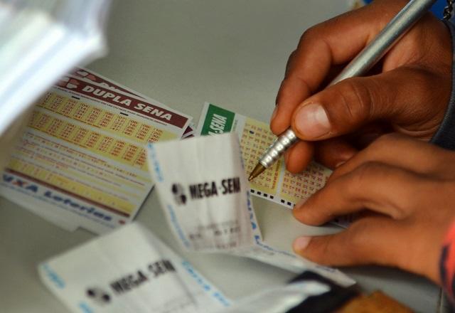 Mega-Sena sorteia prêmio de R$ 10 milhões nesta quinta (8) Mega-Sena sorteia prêmio de R$ 10 milhões nesta quinta (8)
