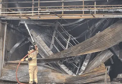 Incêndio em pavilhão do Ceasa no Rio de Janeiro deixou 28 lojas destruídas Incêndio em pavilhão do Ceasa no Rio de Janeiro deixou 28 lojas destruídas