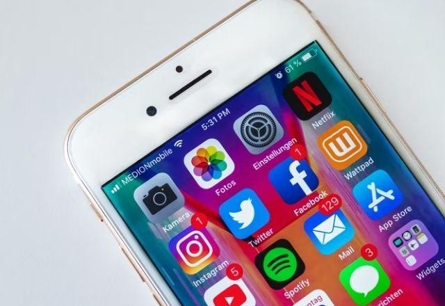 Imagem da noticia Justiça dos EUA suspende lei do Texas que proíbe moderação de redes sociais