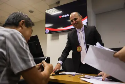 Polícia Civil de SP devolve 300 celulares recuperados; secretário defende leis mais duras contra receptação Polícia Civil de SP devolve 300 celulares recuperados; secretário defende leis mais duras contra receptação