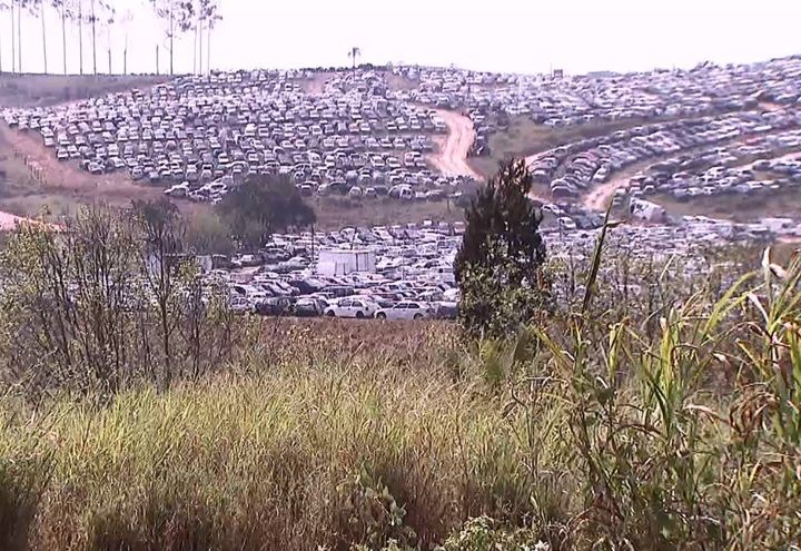 Imagem da noticia "Cemitério de carros" abandonados gera polêmica em Jacareí (SP)