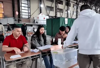 Chile vai às urnas neste domingo (14) em segundo turno de eleição polarizada Chile vai às urnas neste domingo (14) em segundo turno de eleição polarizada