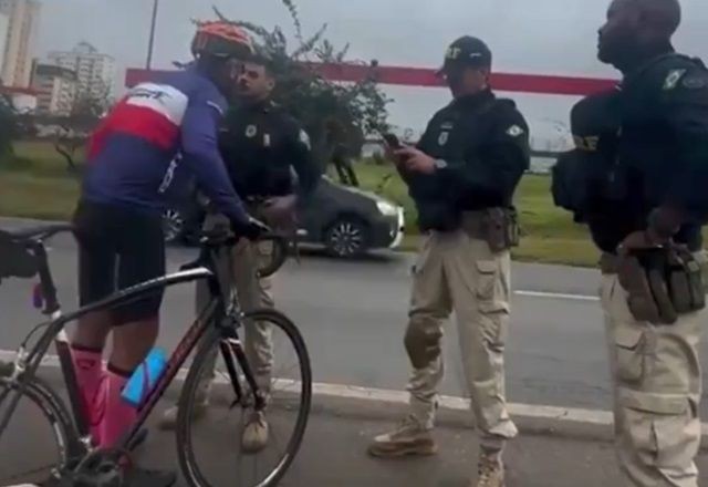 Imagem da noticia Bate-boca entre ciclista e policiais rodoviários gera confusão em Brasília