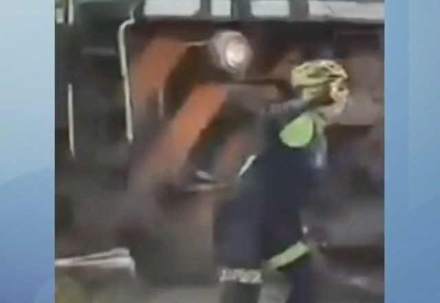 Imagem da noticia VÍDEO: Ao tirar “selfie”, ciclista é atropelada por trem em Uberaba (MG)