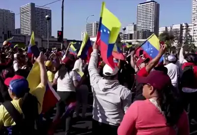 Venezuelanos comemoram captura de Maduro no Chile e na Argentina Venezuelanos comemoram captura de Maduro no Chile e na Argentina