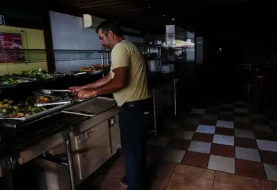 Apagão em São Paulo causa prejuízos bilionários e afeta indústria, comércio e empregos Apagão em São Paulo causa prejuízos bilionários e afeta indústria, comércio e empregos