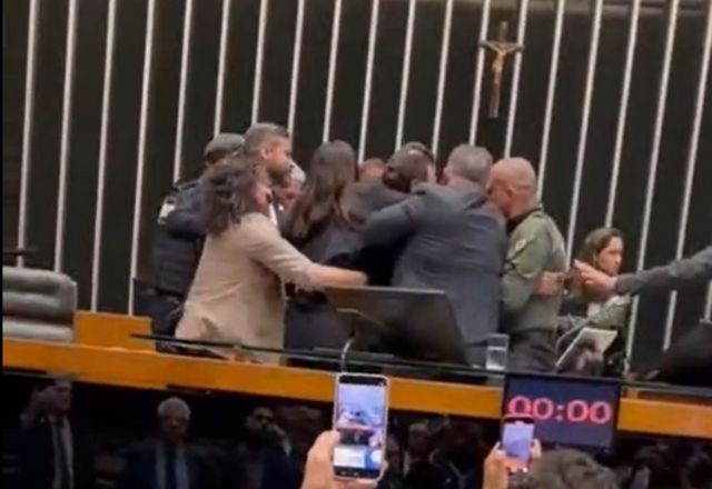 Imagem da noticia Fenaj e sindicato repudiam agressões a jornalistas na Câmara dos Deputados