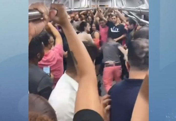 Imagem da noticia Flagra: Homem supostamente embriagado causa confusão em trem
