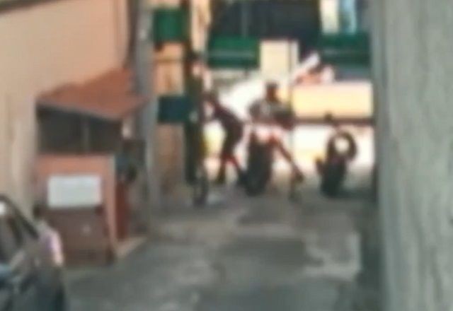 Imagem da noticia Ex-atirador de elite do Bope é baleado durante assalto; bandidos levaram moto