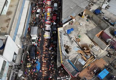 Moradores encontram mais de 60 corpos em área de mata após operação mais letal do Rio Moradores encontram mais de 60 corpos em área de mata após operação mais letal do Rio