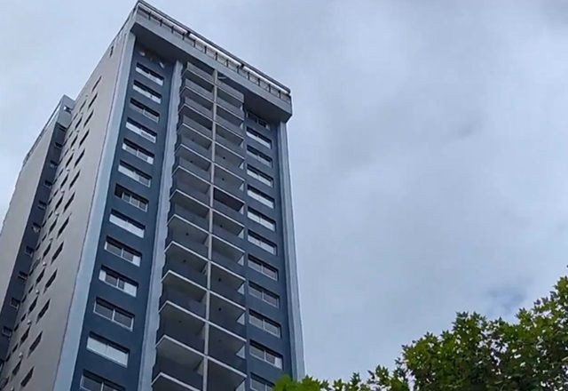 Imagem da noticia Trabalhadores relatam momentos de terror antes de ter corda cortada em prédio