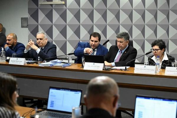 Imagem da notícia: Relatório governista da CPMI do INSS culpa governo Bolsonaro por fraude, incluindo Master, e ressalta investigação na gestão Lula