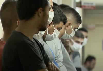 Criminosos são presos em operação contra venda de peças de motos roubadas Criminosos são presos em operação contra venda de peças de motos roubadas