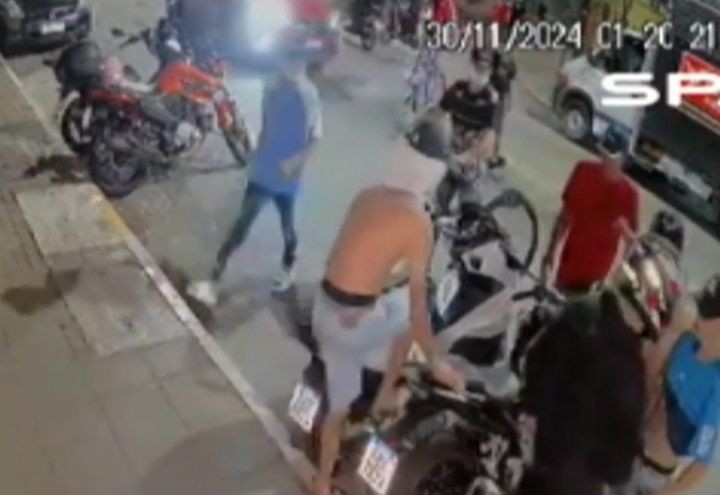 Imagem da noticia Flagra: Ladrões disputam roubo de moto na Zona Norte de SP