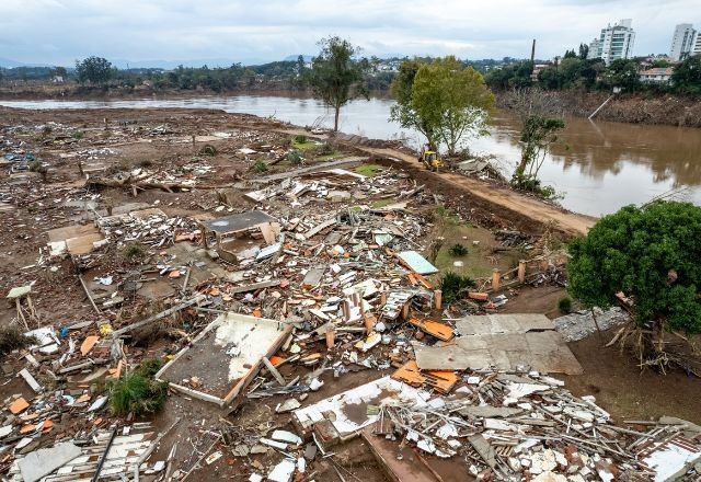 Imagem da noticia Moradores de Cruzeiro do Sul (RS) são obrigados a deixar suas casas devido a risco de deslizamento de terra